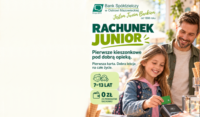 Plakat promocyjny Banku Spółdzielczego w Ostrowi Mazowieckiej – Rachunek JUNIOR dla dzieci w wieku 7–13 lat (0 zł za prowadzenie). Na zdjęciu uśmiechnięta dziewczynka płaci kartą przy terminalu w lodziarni w obecności ojca.